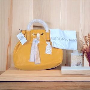 NWT Michael Kors MK Large Camden Drawstring Tote Yellow Leather Sunflower